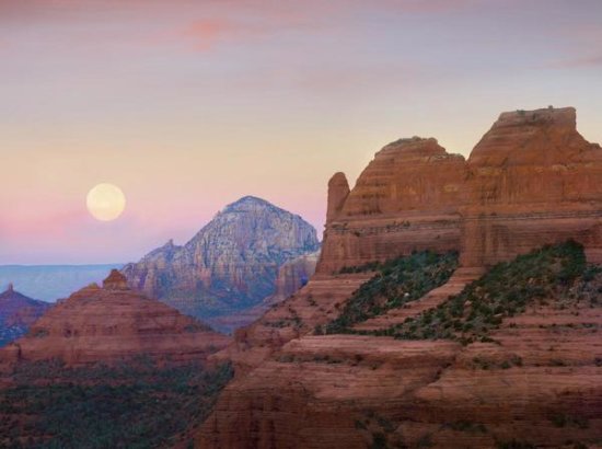 Moon Setting, Shelby Hill, Sedona, Arizona