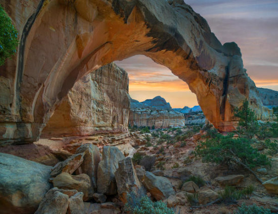 Arch, Hickman Bridge, Capitol Reef National Park, Utah