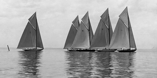 The Istalena Greyline in a Race, 1921