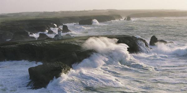 Phare des Poulains Lors d'une Tempete