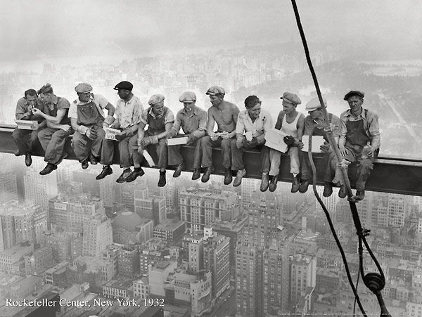Lunch On a Skyscraper - Rockefeller Center, 1932