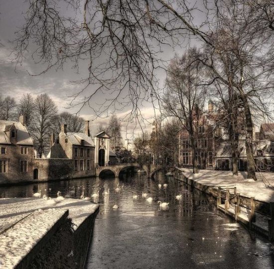 Bruges in Christmas Dress